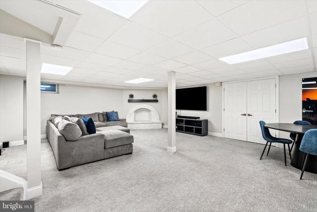 20 AZALEA WAY, Hamilton, NJ 08690