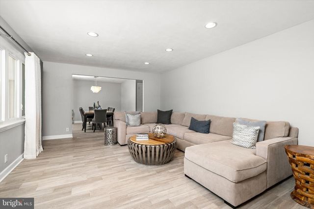 20 AZALEA WAY, Hamilton, NJ 08690