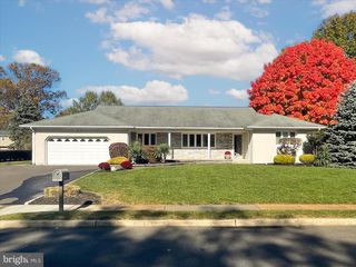 20 AZALEA WAY, Hamilton, NJ 08690