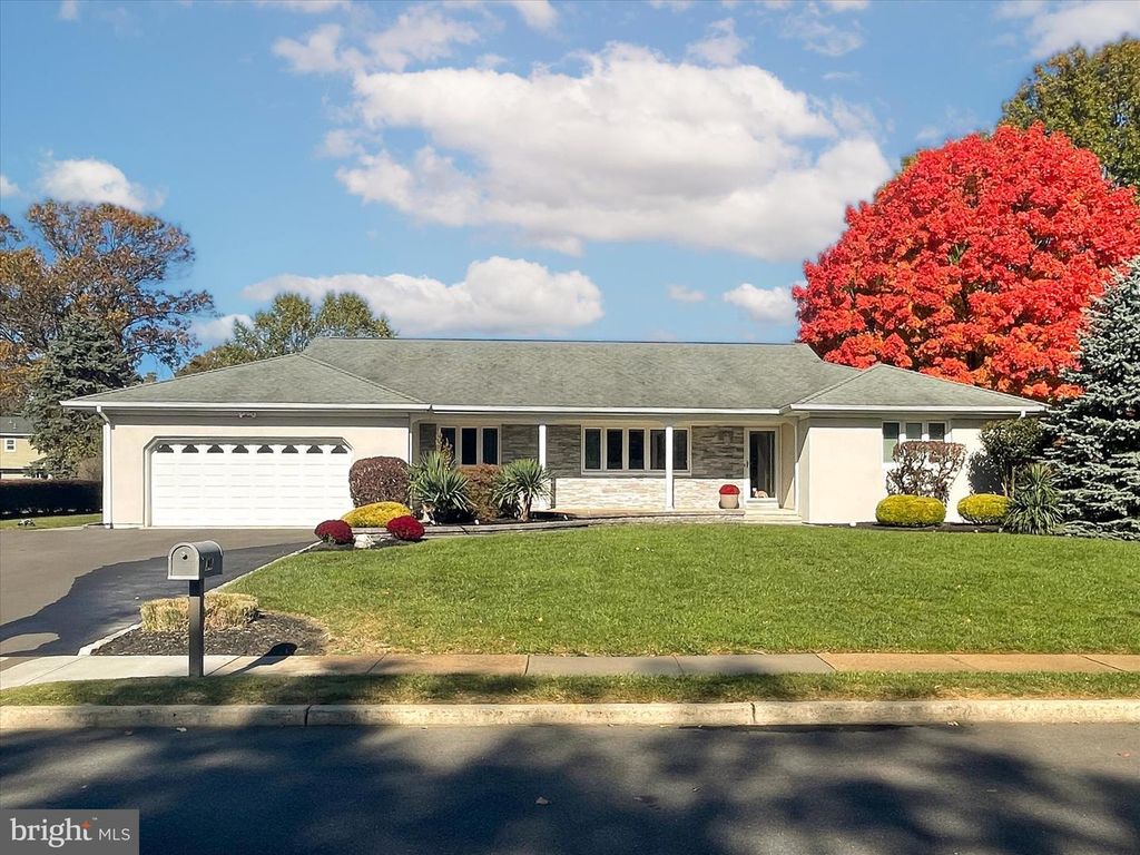 20 AZALEA WAY, Hamilton, NJ 08690