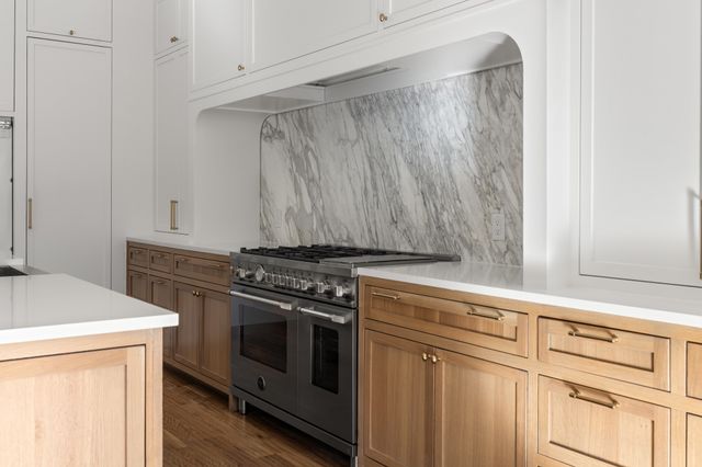 6028 Richmond Avenue, Dallas, TX 75206