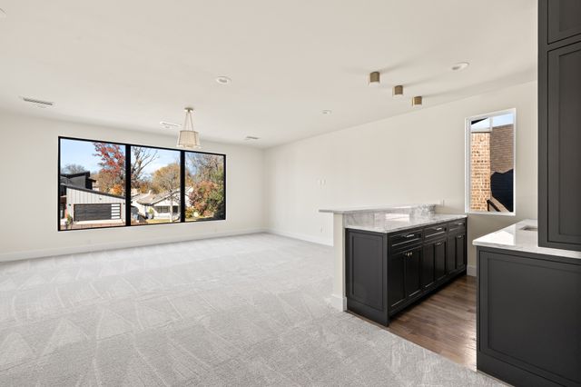 6028 Richmond Avenue, Dallas, TX 75206