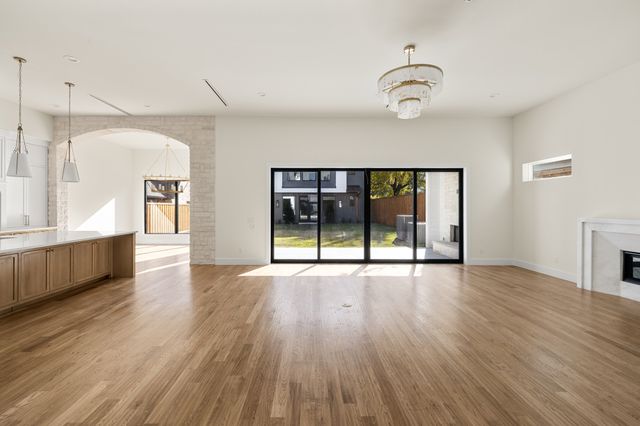 6028 Richmond Avenue, Dallas, TX 75206