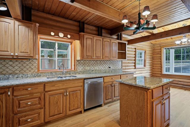 570 Roy Ayres Road, Bells, TX 75414