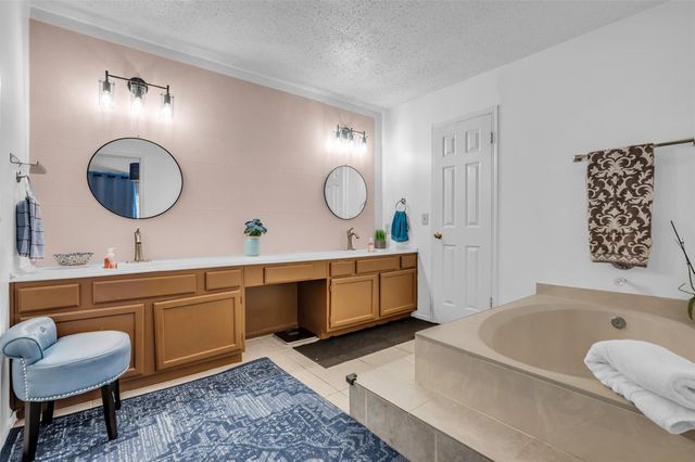 15 E Stony Bridge Circle, The Woodlands, TX 77381