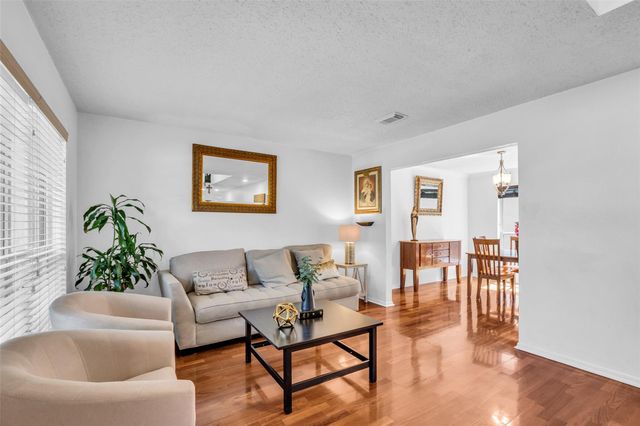 15 E Stony Bridge Circle, The Woodlands, TX 77381