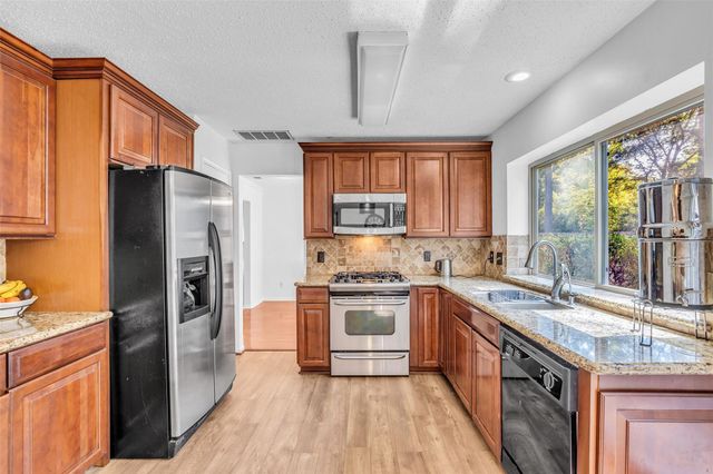 15 E Stony Bridge Circle, The Woodlands, TX 77381