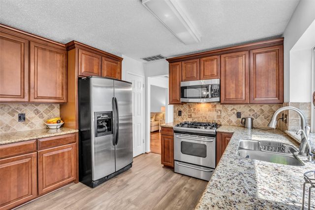 15 E Stony Bridge Circle, The Woodlands, TX 77381