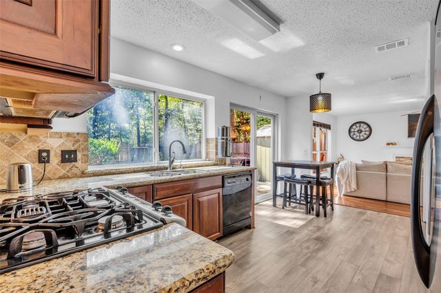 15 E Stony Bridge Circle, The Woodlands, TX 77381