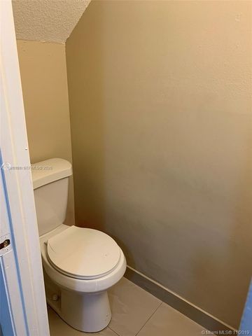 2313 W 60th St C206, Hialeah, FL 33016