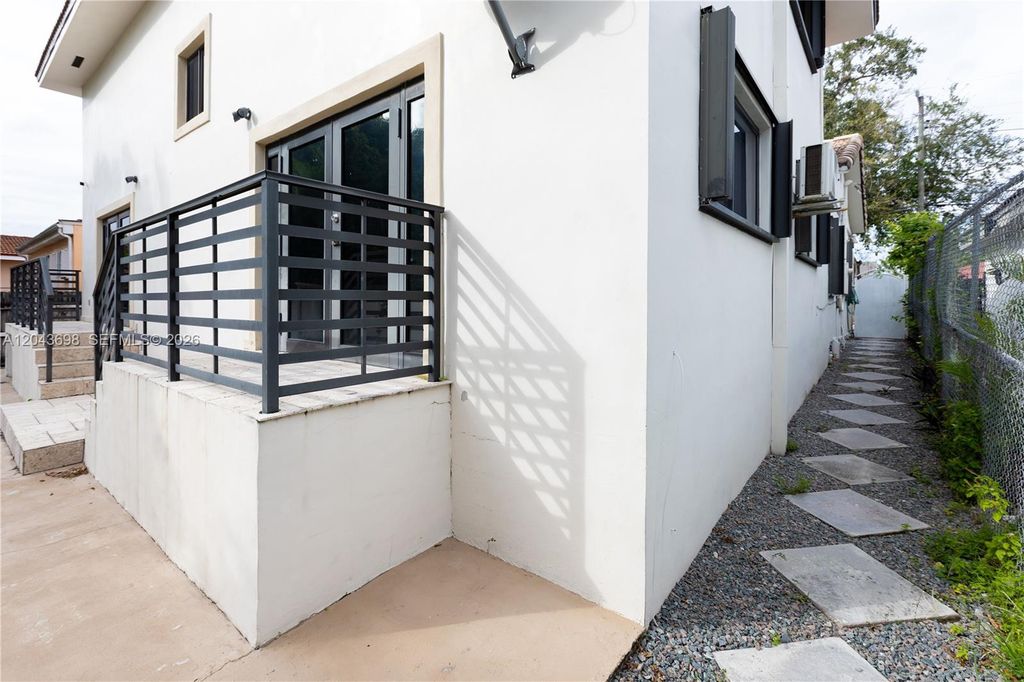 4538 SW 1st Street 3, Miami, FL 33134
