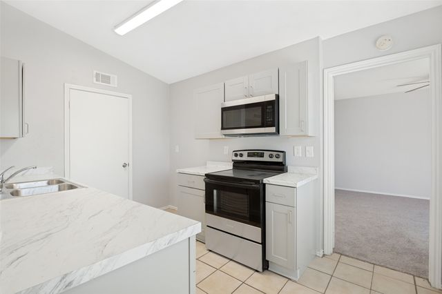 3006 Oak Ridge Place, Grand Prairie, TX 75052