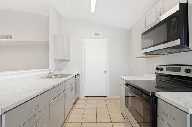 3006 Oak Ridge Place, Grand Prairie, TX 75052
