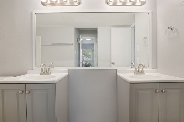 3006 Oak Ridge Place, Grand Prairie, TX 75052