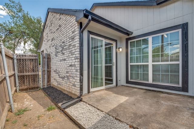 3006 Oak Ridge Place, Grand Prairie, TX 75052