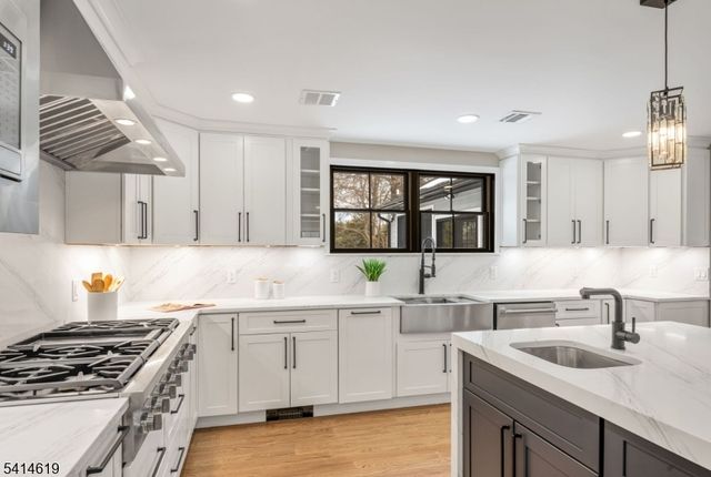 547 Highland Ave, Ridgewood Village, NJ 07450