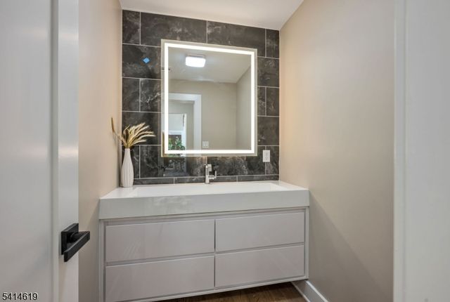 547 Highland Ave, Ridgewood Village, NJ 07450