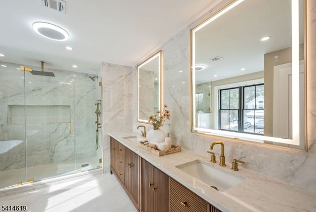 547 Highland Ave, Ridgewood Village, NJ 07450