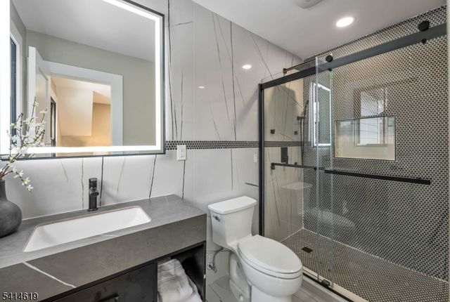 547 Highland Ave, Ridgewood Village, NJ 07450