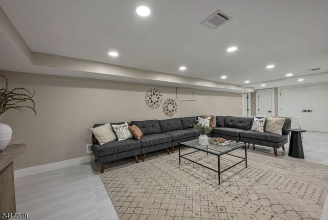 547 Highland Ave, Ridgewood Village, NJ 07450