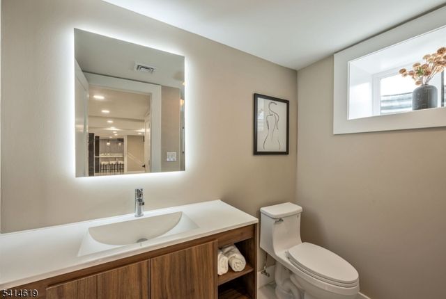 547 Highland Ave, Ridgewood Village, NJ 07450