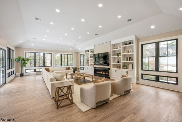 547 Highland Ave, Ridgewood Village, NJ 07450