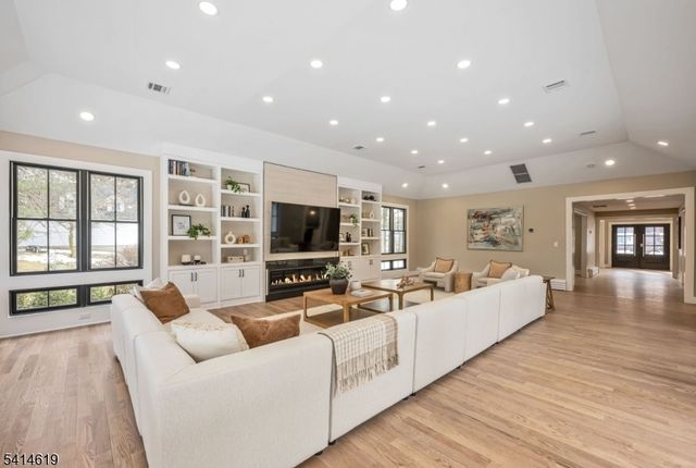 547 Highland Ave, Ridgewood Village, NJ 07450