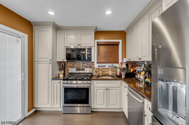 63 Daniel St, Carteret Boro, NJ 07008