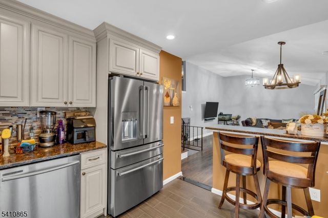 63 Daniel St, Carteret Boro, NJ 07008