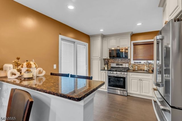 63 Daniel St, Carteret Boro, NJ 07008