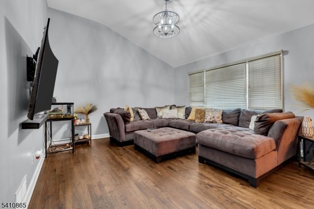 63 Daniel St, Carteret Boro, NJ 07008