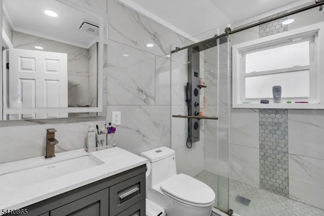 63 Daniel St, Carteret Boro, NJ 07008