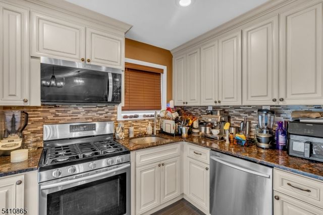 63 Daniel St, Carteret Boro, NJ 07008