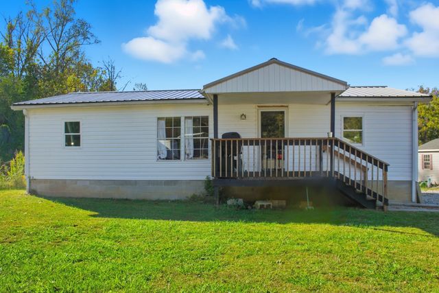 214 S Main St, Byrdstown, TN 38549