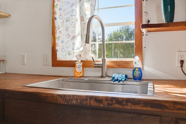 214 S Main St, Byrdstown, TN 38549