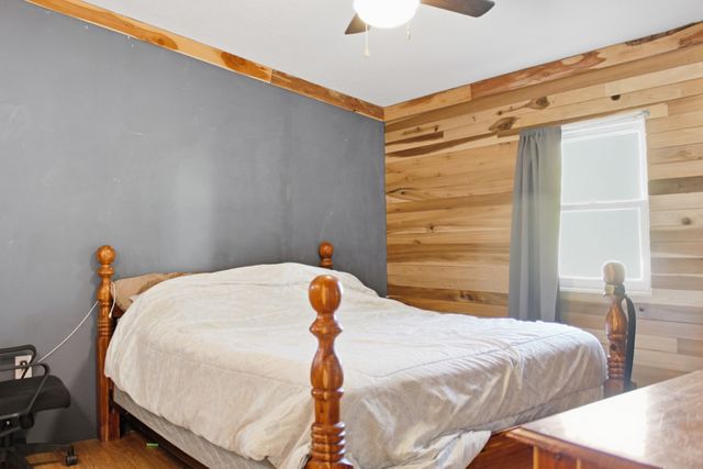 214 S Main St, Byrdstown, TN 38549