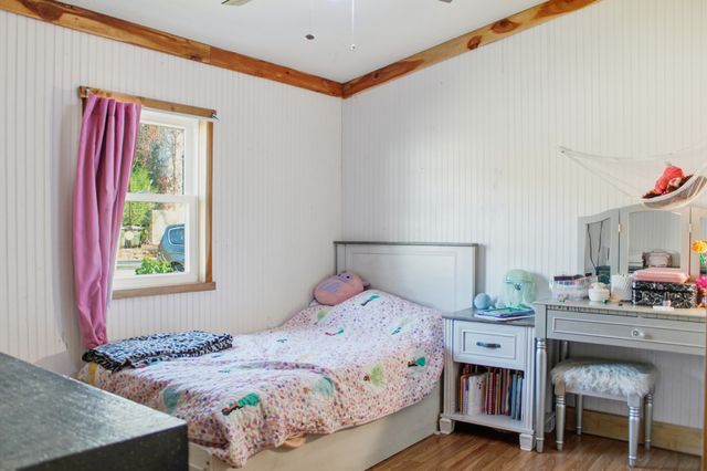 214 S Main St, Byrdstown, TN 38549