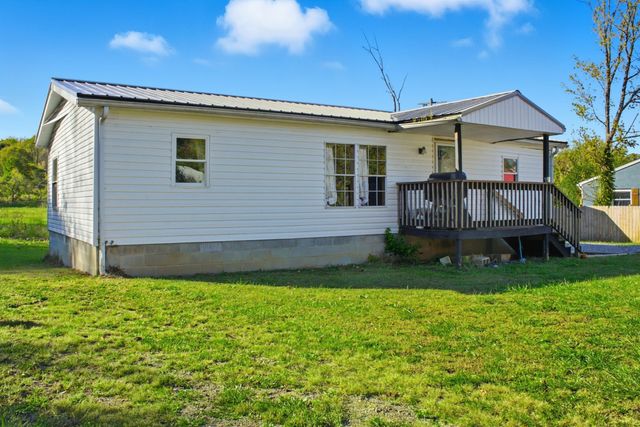 214 S Main St, Byrdstown, TN 38549