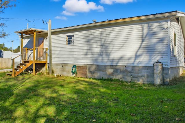 214 S Main St, Byrdstown, TN 38549