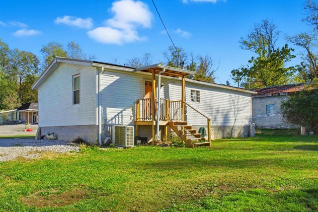 214 S Main St, Byrdstown, TN 38549