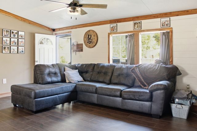 214 S Main St, Byrdstown, TN 38549