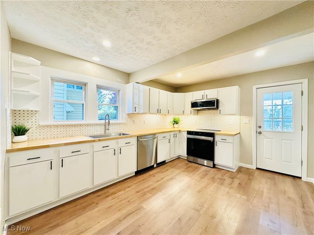 290 E 216th Street, Euclid, OH 44123