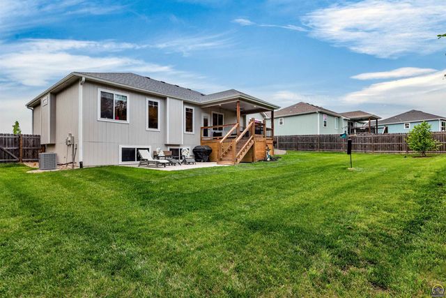 2218 SE Saturn DR, Topeka, KS 66605