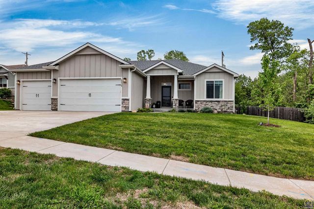 2218 SE Saturn DR, Topeka, KS 66605
