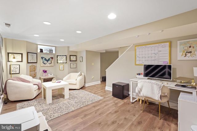 212 SAINT DUNSTANS RD, Baltimore, MD 21212