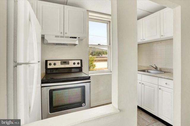 6121 RIDGE AVE, Philadelphia, PA 19128