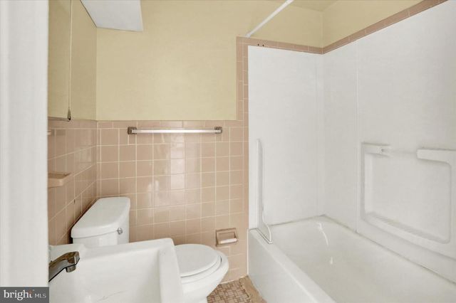6121 RIDGE AVE, Philadelphia, PA 19128