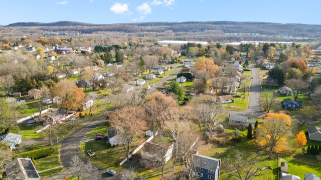 96 Rockledge Drive, Meriden, CT 06450