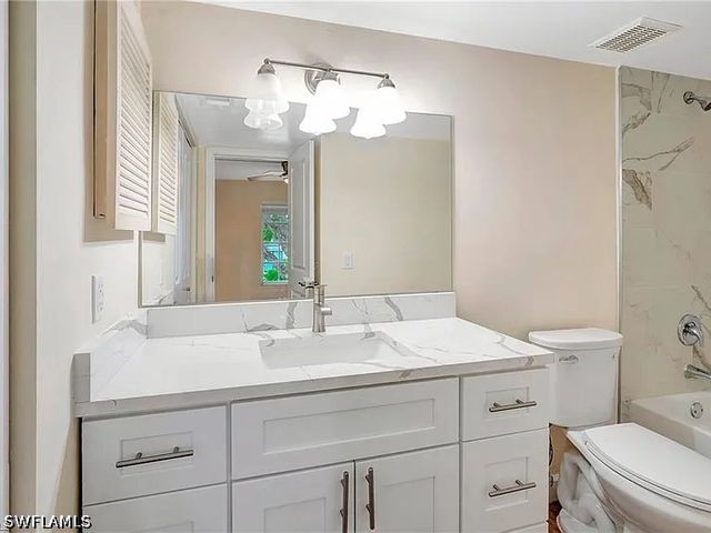 1900 Alamanda DR 202, Naples, FL 34102