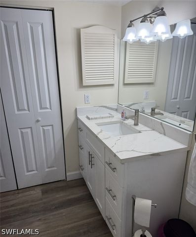 1900 Alamanda DR 202, Naples, FL 34102
